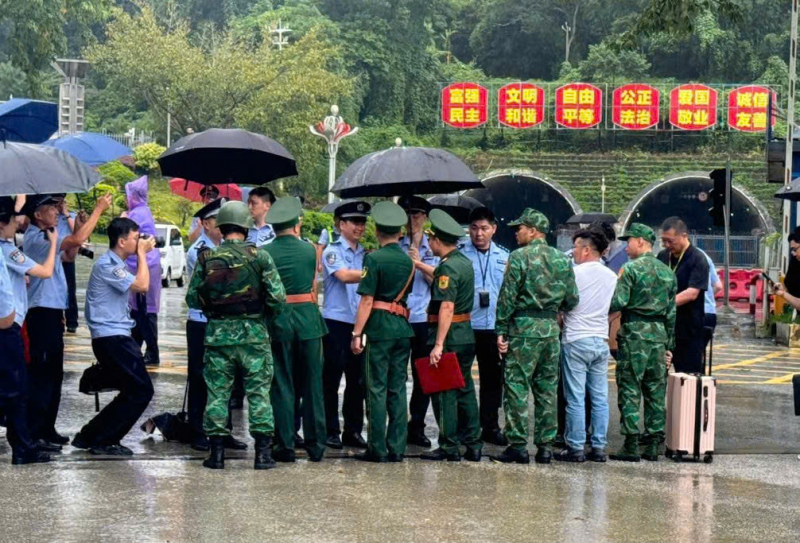 Bắt giữ nhóm đối tượng người Trung Quốc có hành vi lừa đảo, cưỡng đoạt tài sản qua mạng -0