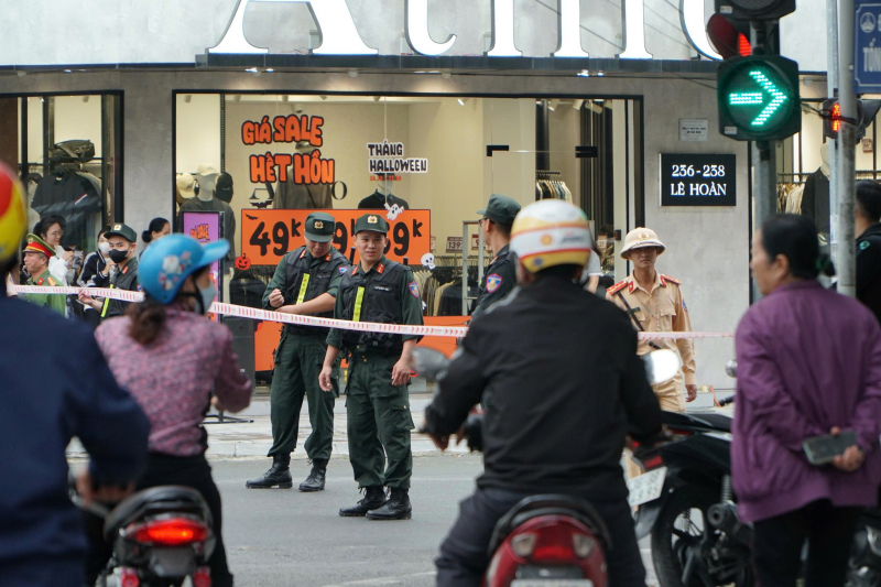 Cảnh sát phong tỏa phố Lê Hoàn – khu “phố vàng” sầm uất nhất Thanh Hóa -0