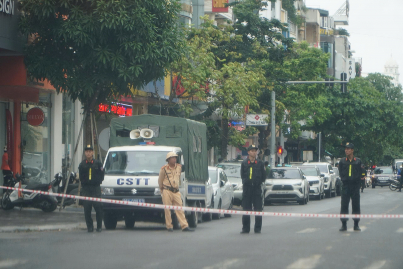 Cảnh sát phong tỏa phố Lê Hoàn – khu “phố vàng” sầm uất nhất Thanh Hóa -0