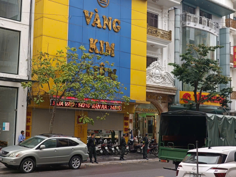 Cảnh sát phong tỏa phố Lê Hoàn – khu “phố vàng” sầm uất nhất Thanh Hóa -0