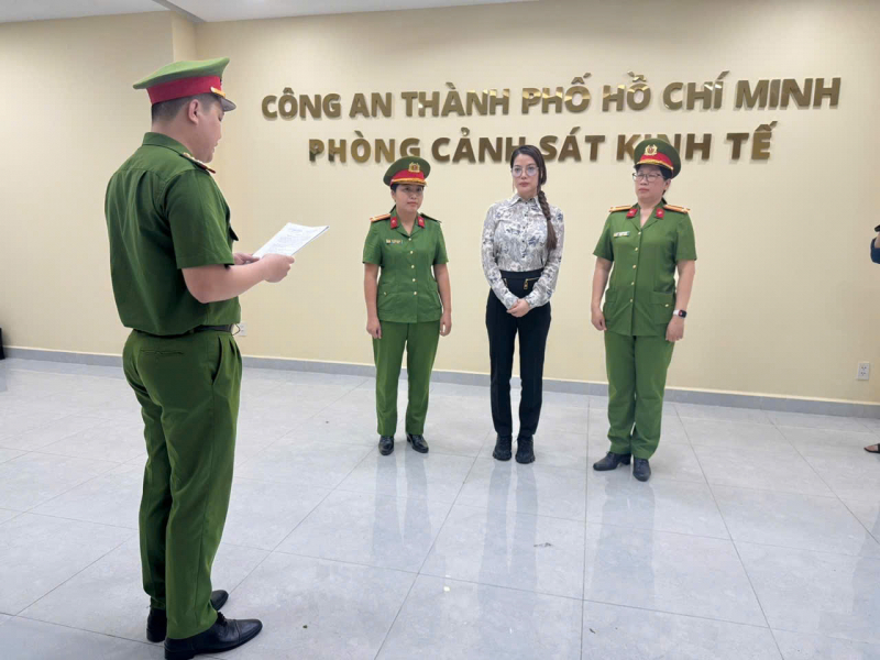 Diễn viên Trương Ngọc Ánh liên tục vướng lùm xùm nợ nần và kiện tụng trước khi bị bắt giam -2