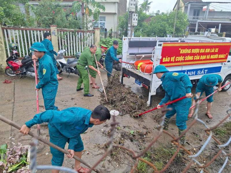 Đà Nẵng: Chi 200 tỷ đồng hỗ trợ trực tiếp người dân bị thiệt hại và khắc phục các công trình hạ tầng sau mưa lũ -1