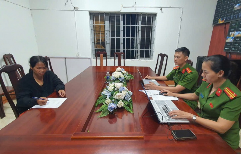 Áp lực nuôi con, người mẹ nhẫn tâm ném con 1 tuổi xuống giếng -0