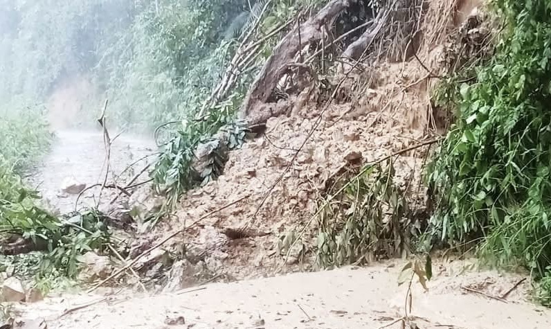 Công an Hà Tĩnh nỗ lực bảo vệ an toàn cho nhân dân trong mưa lũ -7