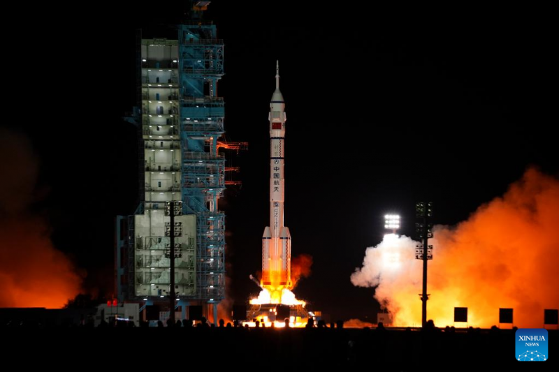 Trung Quốc phóng thành công tàu vũ trụ có người lái Thần Châu-21 -0