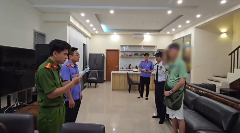 Khám xét nơi ở trong khu biệt thự của diễn viên Trương Ngọc Ánh  -2