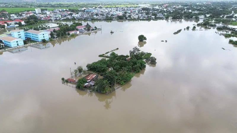 Khẩn trương hỗ trợ nhân dân vùng lũ ổn định cuộc sống -0