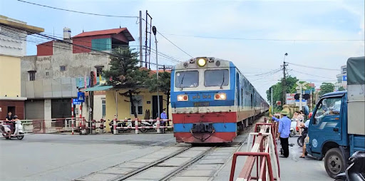 Giải pháp nào để khắc phục gần 1.000 điểm tiềm ẩn nguy cơ mất ATGT đường sắt? -0