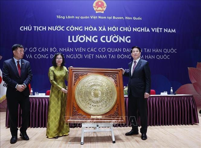 Chủ tịch nước gặp mặt Cộng đồng người Việt Nam tại Đông Nam Hàn Quốc -0