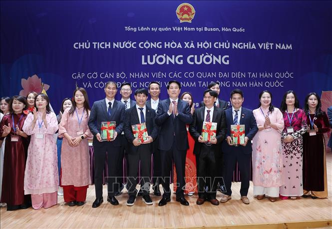 Chủ tịch nước gặp mặt Cộng đồng người Việt Nam tại Đông Nam Hàn Quốc -0