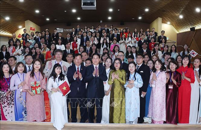 Chủ tịch nước gặp mặt Cộng đồng người Việt Nam tại Đông Nam Hàn Quốc -0