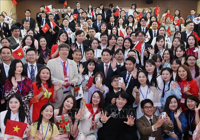 Chủ tịch nước gặp mặt Cộng đồng người Việt Nam tại Đông Nam Hàn Quốc -0