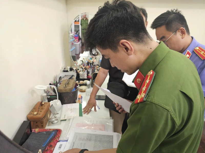 Khám xét nơi ở trong khu biệt thự của diễn viên Trương Ngọc Ánh  -1