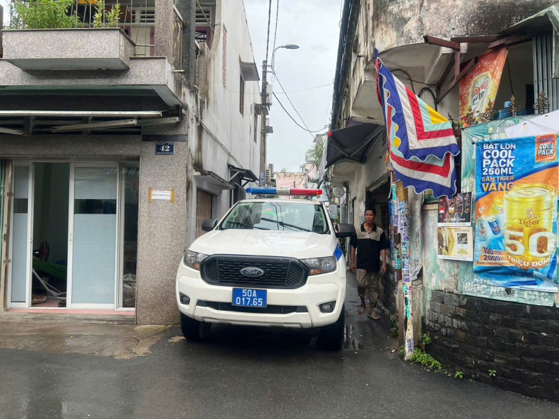 Chém hàng xóm vì mở nhạc ồn ào lúc rạng sáng rồi vào nhà cố thủ nhiều giờ -0