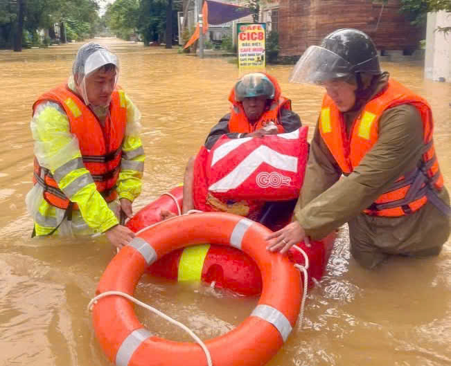 Huế: Lũ lụt khiến 13 người chết và mất tích - Báo Công an Nhân dân điện tử