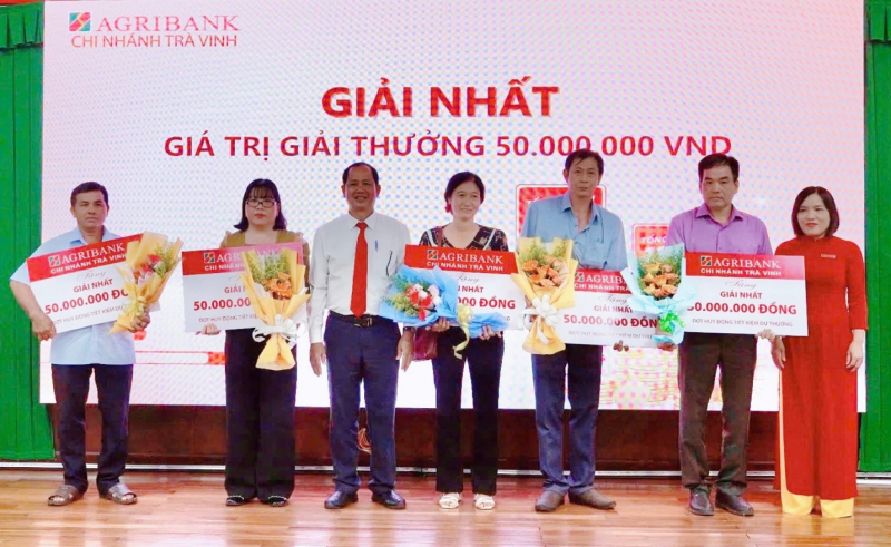 Agribank Chi nhánh Trà Vinh trao thưởng chương trình “Tiết kiệm trao tay – Mừng ngày Quốc khánh” -0