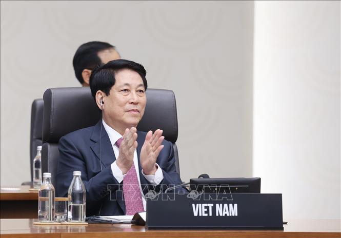 Tuần lễ Cấp cao APEC 2025: Chủ tịch nước Lương Cường đề xuất 5 định hướng hợp tác -0