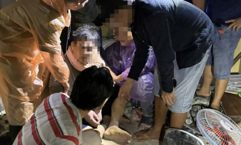 Khống chế thành công đối tượng chém hàng xóm rồi cố thủ hơn 12 giờ trong nhà -0