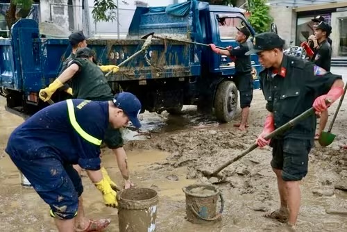 Nước đang rút, nhưng nỗi lo còn ở lại -0