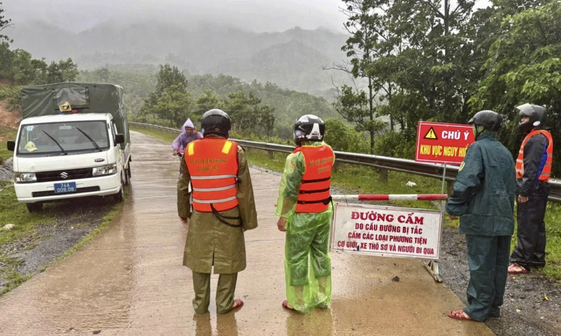 Nước đang rút, nhưng nỗi lo còn ở lại -0