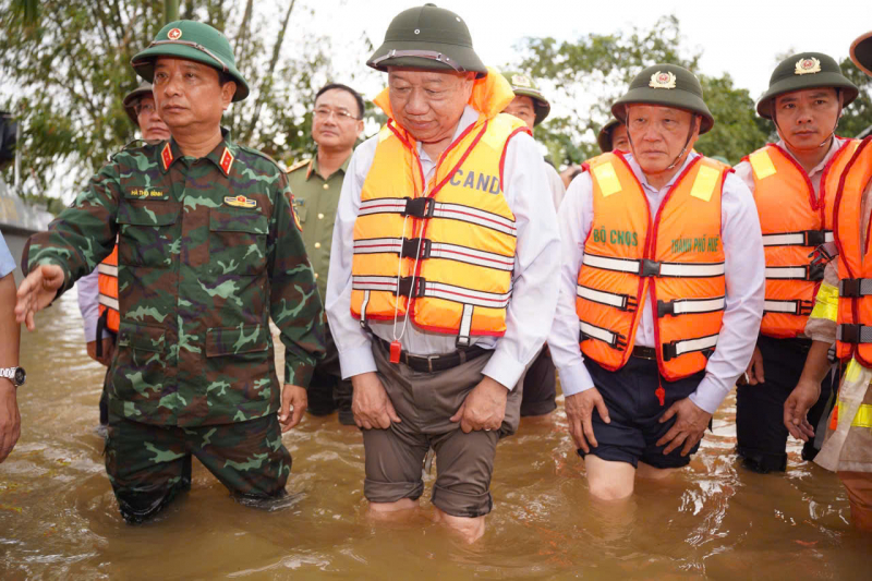 Tổng Bí thư Tô Lâm kiểm tra công tác khắc phục hậu quả mưa lũ tại Huế -0