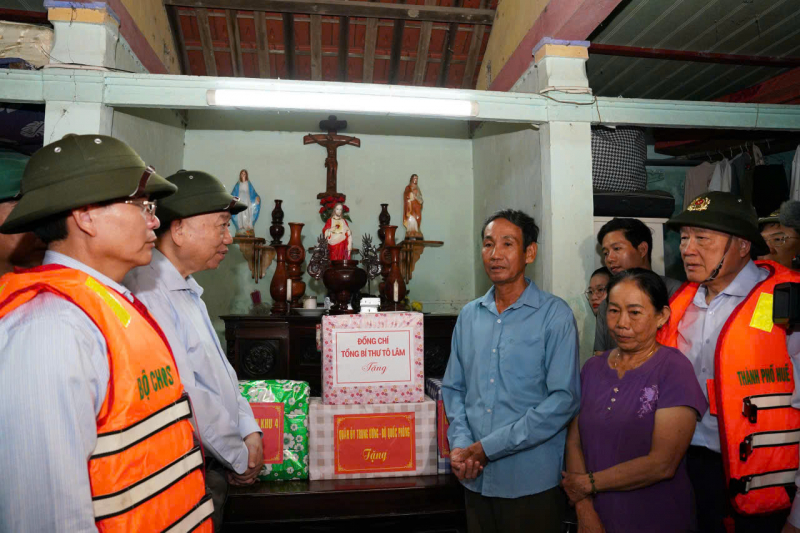 Tổng Bí thư Tô Lâm kiểm tra công tác khắc phục hậu quả mưa lũ tại Huế -0