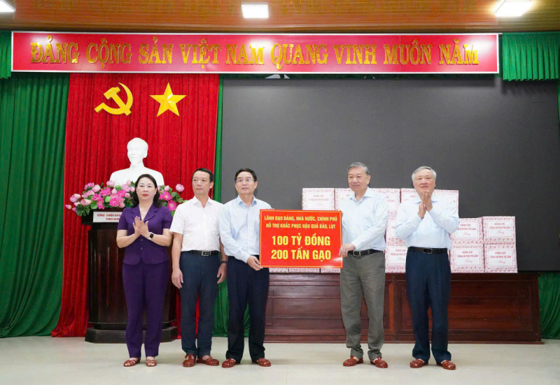 Tổng Bí thư Tô Lâm kiểm tra công tác khắc phục hậu quả mưa lũ tại Huế -0