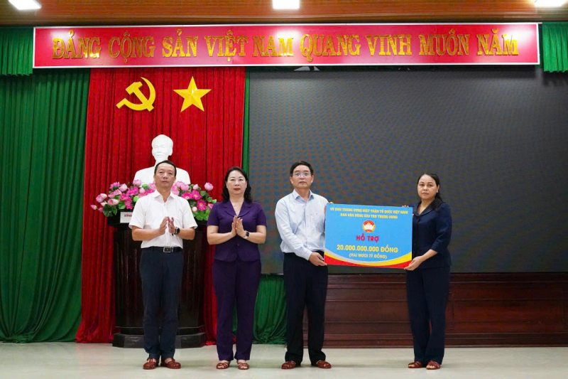 Tổng Bí thư Tô Lâm kiểm tra công tác khắc phục hậu quả mưa lũ tại Huế -0