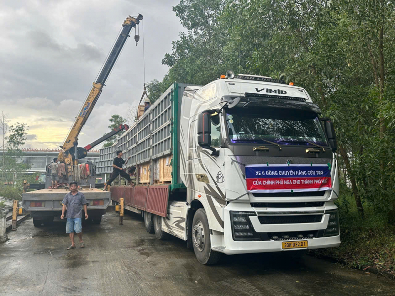 TP Huế phân phối hàng chục tấn hàng viện trợ khẩn cấp của Chính phủ Liên bang Nga đến người dân bị ngập lụt -0