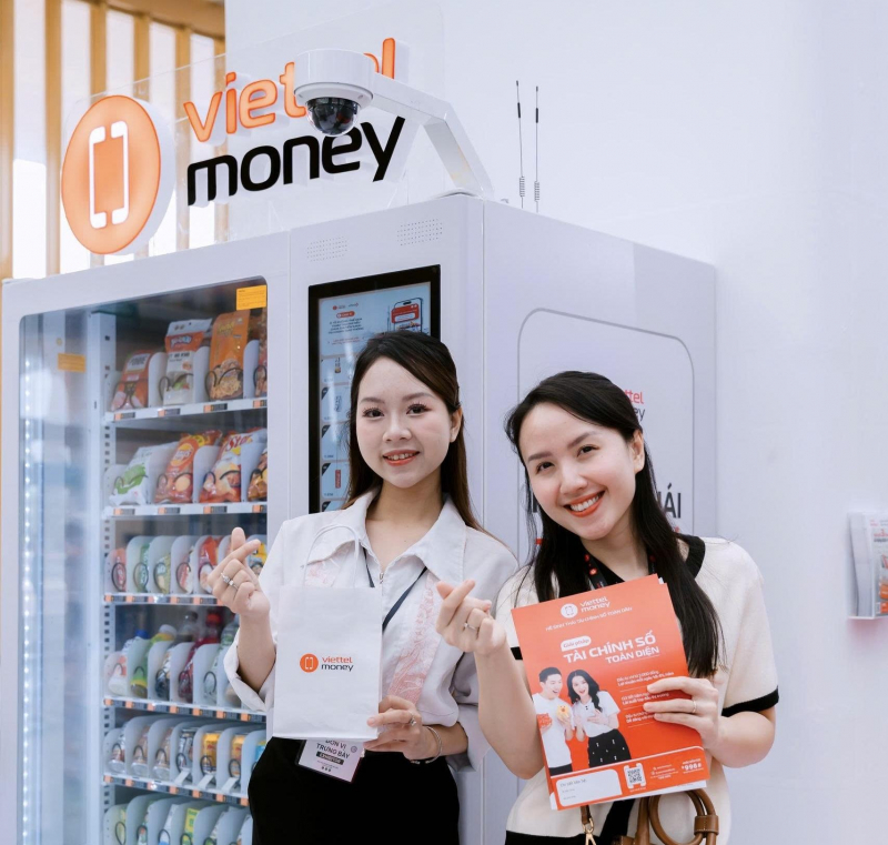 Đến Hội chợ Mùa Thu, khách tham quan được tạo ảnh AI, chơi game AR và khám phá robot logistics tại gian hàng Viettel -0