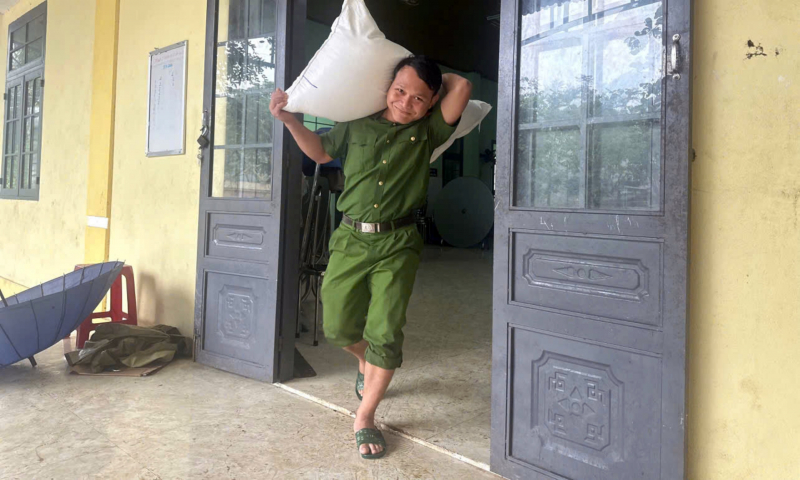 Ấm áp sự tri ân của cộng đồng cho lực lượng Công an sau cơn “đại hồng thủy” -0