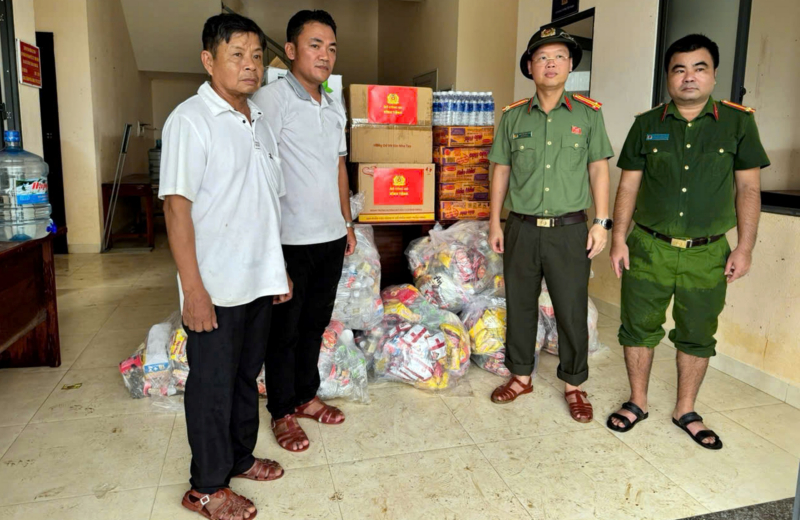 Ấm áp sự tri ân của cộng đồng cho lực lượng Công an sau cơn “đại hồng thủy” -0