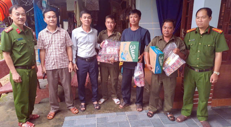 Ấm áp sự tri ân của cộng đồng cho lực lượng Công an sau cơn “đại hồng thủy” -0