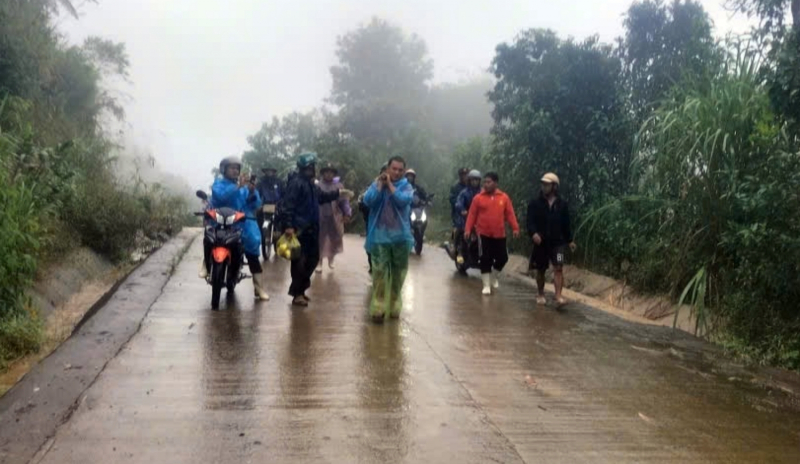 Công an xã kịp thời cứu hộ nạn nhân bị vùi lấp do sạt lở đất -0