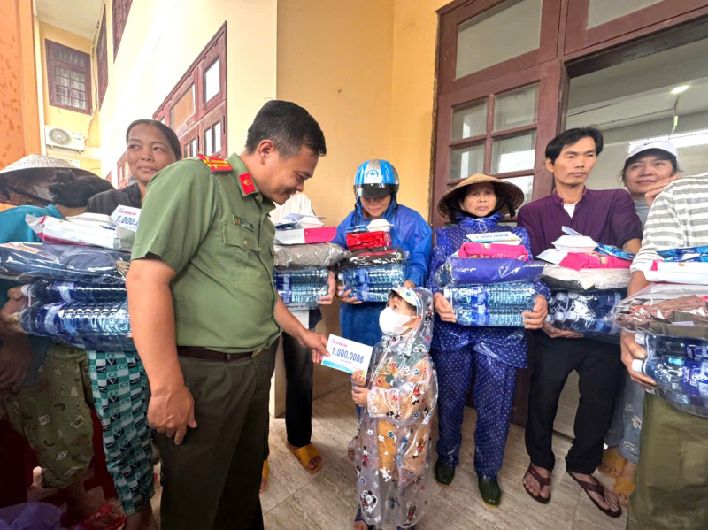 Mang nghĩa tình đến với người dân Nông Sơn, Gò Nổi -0