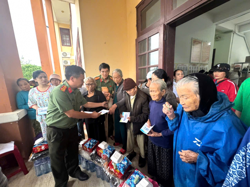 Mang nghĩa tình đến với người dân Nông Sơn, Gò Nổi -1