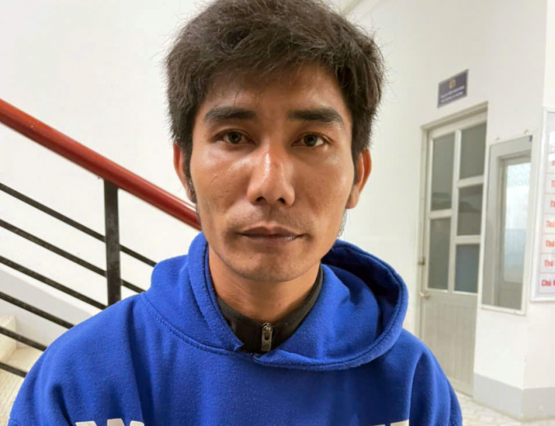 Bóp cổ người yêu chết ở nhà trọ rồi đi taxi về quê đầu thú -0