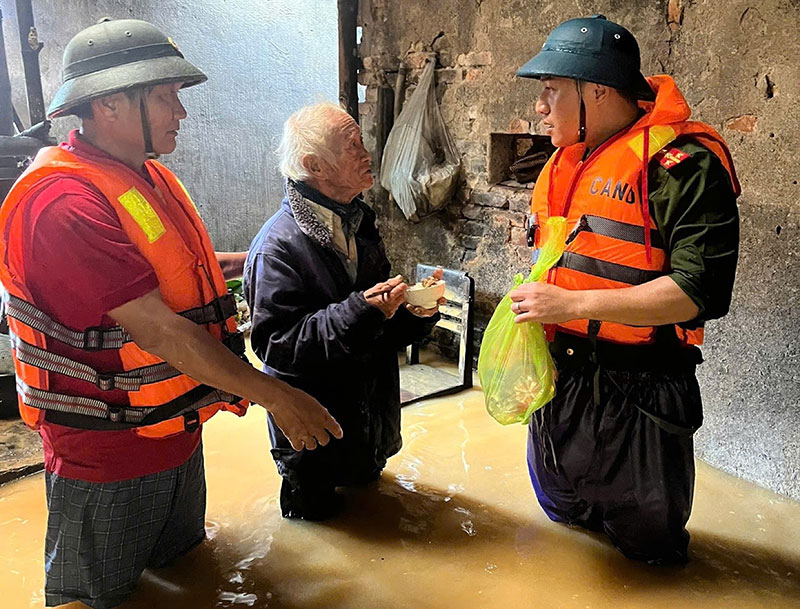 Đi trong lũ dữ -1