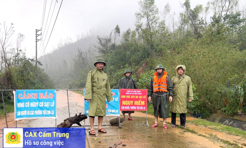 Lokasi tanah longsor parah, mengubur banyak lahan pertanian di Ha Tinh -0