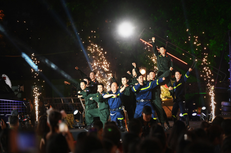 Hành trình quả cảm, xúc động của 16 nghệ sĩ nhập vai chiến sĩ trong “Chiến sĩ quả cảm” -0