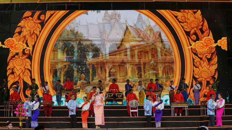 Opening of the Ooc Om Boc Festival - Ngo Boat Racing in Can Tho City in 2025 -3