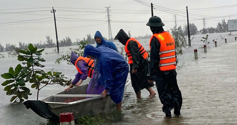 ভারী বৃষ্টিপাত এবং বন্যার কারণে কোয়াং ট্রাই-০-এর অনেক এলাকায় গভীর জলাবদ্ধতা দেখা দিয়েছে।