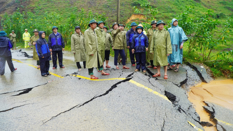 Dussintals patienter fördes omedelbart till akutmottagningen av polisen, många trafikleder var överbelastade och lamslagna -1