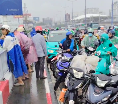 Tìm kiếm hai người nhảy cầu ở TP Hồ Chí Minh -2