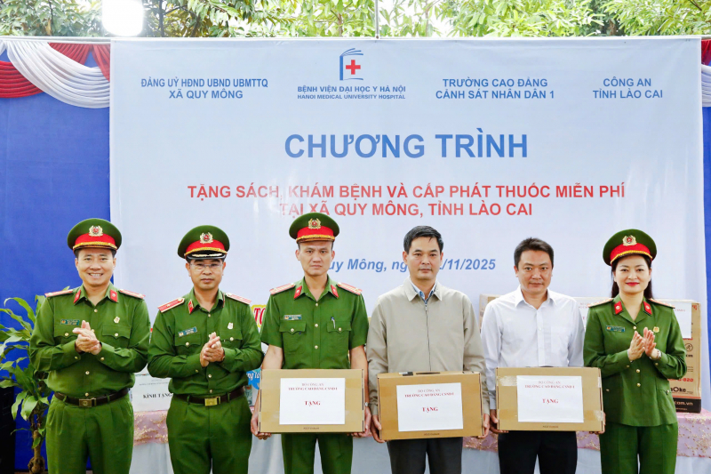 Trường Cao đẳng CSND I và Bệnh viện Đại học Y Hà Nội khám bệnh, phát thuốc miễn phí cho bà con vùng núi