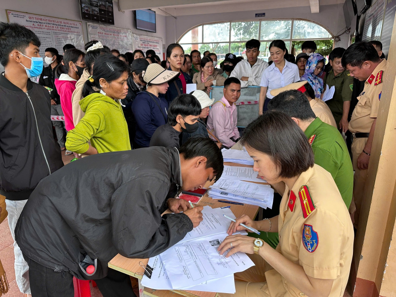 Tổ chức đào tạo, sát hạch lái xe miễn phí cho hàng trăm người dân ở biên giới -3