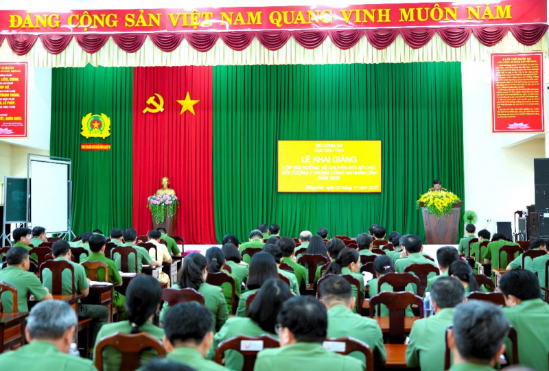 Gần 200 cán bộ, chiến sĩ Công an được bồi dưỡng kiến thức về chuyển đổi số -0