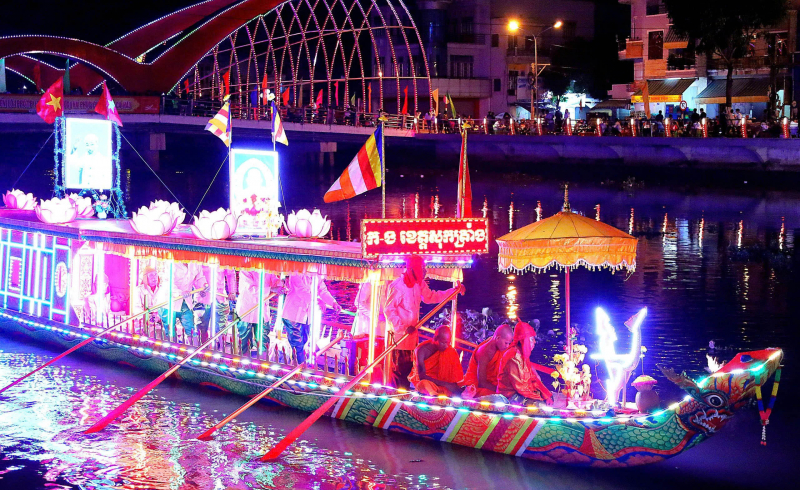 La deslumbrante belleza de los barcos Ca Hau en el festival Ooc Om Boc -0