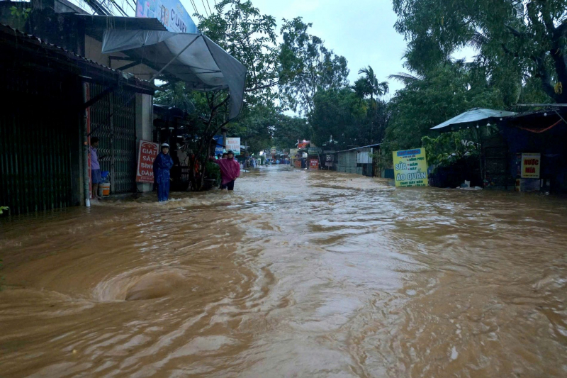 Mưa lớn suốt đêm, nhiều khu vực ở Đà Nẵng ngập sâu trở lại -1