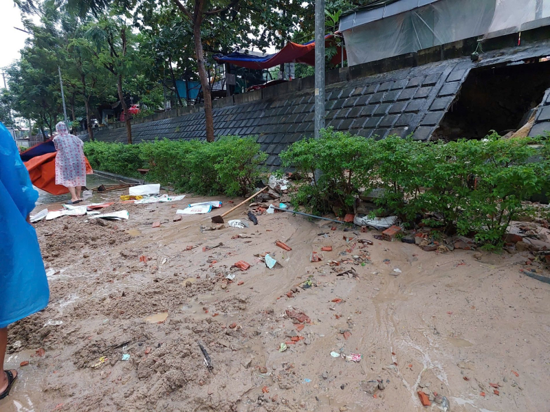 Mưa lớn suốt đêm, nhiều khu vực ở Đà Nẵng ngập sâu trở lại -0